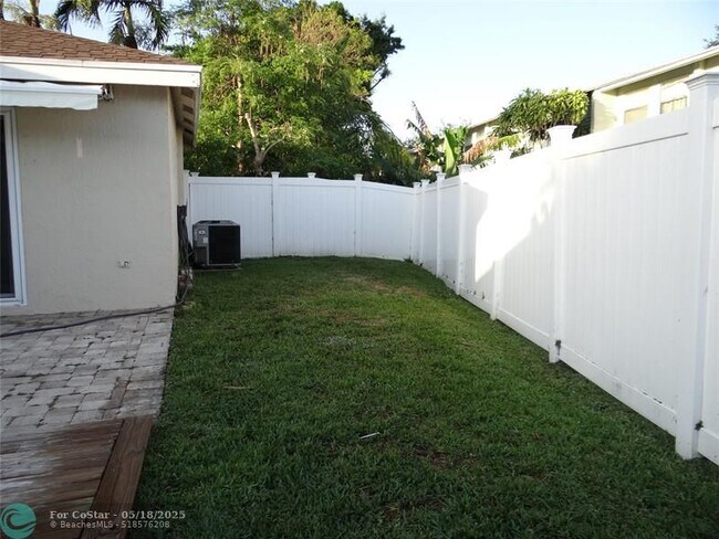 Building Photo - 4036 Eastridge Cir