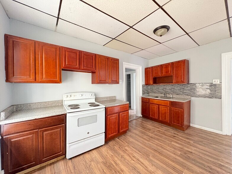 Building Photo - 295 Renner Ave