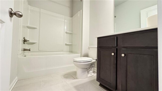 Building Photo - 4587 Silver Oak Dr SW