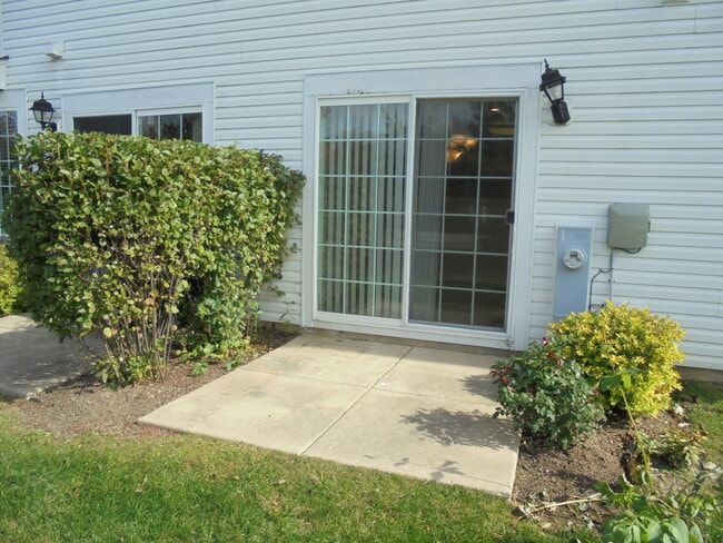 Building Photo - 32454 Rushmore Ave