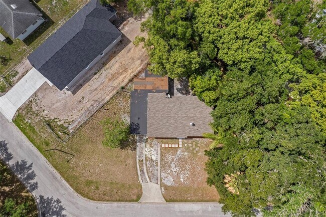 Building Photo - 1218 Crescent St