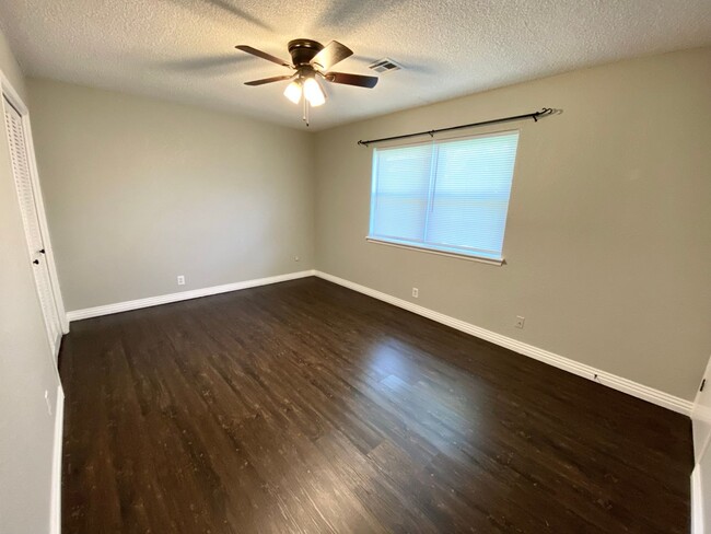 Building Photo - Sleek and Updated! Broken Arrow 3 Bedroom ...