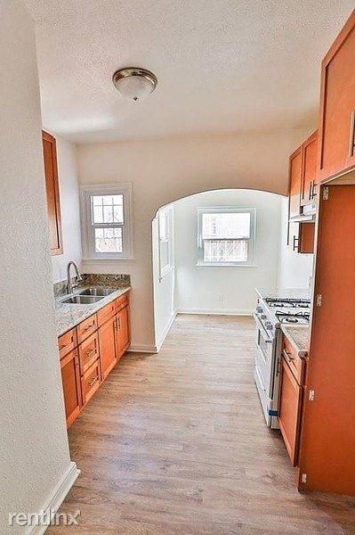 Building Photo - 3 br, 1 bath Apartment - 1640 Gundry Avenue D