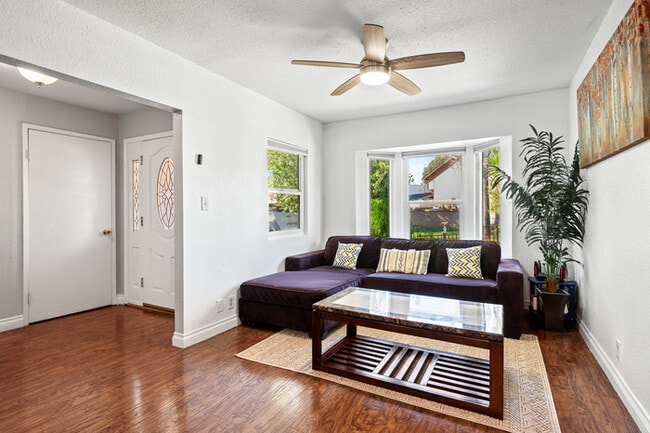 Building Photo - 1250 Stratford Ln