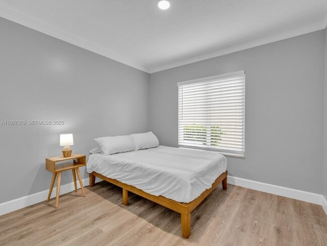 Building Photo - 933 Falling Water Rd