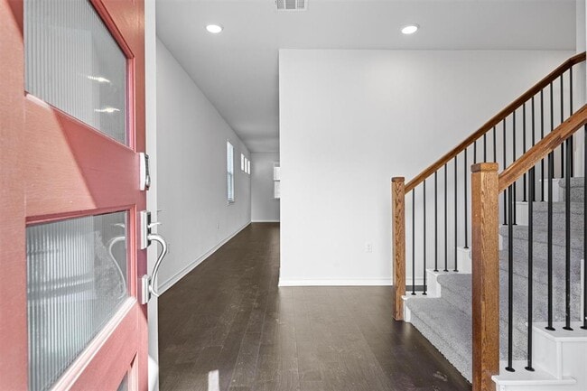 Building Photo - 15604 Ellinger Dr