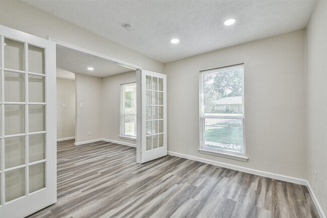 Building Photo - 12614 Dermott Dr