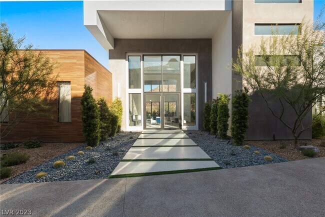 Building Photo - 1 Sanctuary Peak Ct