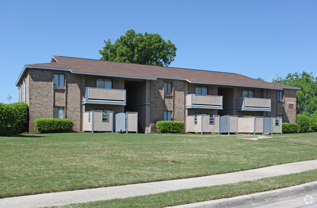 Building Photo - Chasewood Village