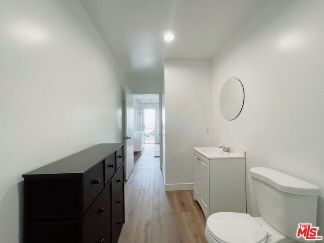 Building Photo - 9432 Sierra Mar Pl