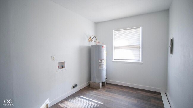 Building Photo - 2323 W 59th St