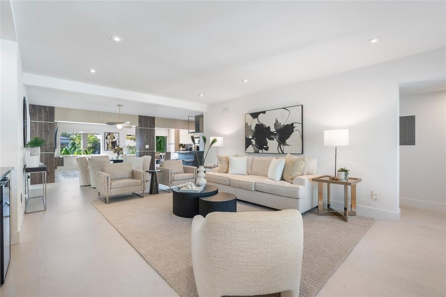 Building Photo - 7810 Hawthorne Ave