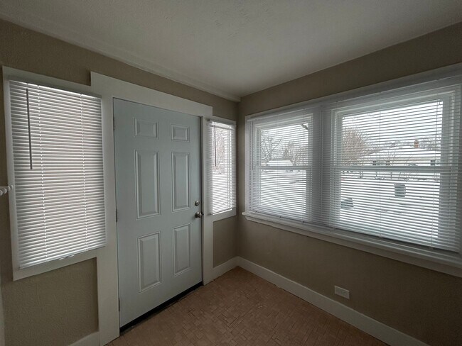 Building Photo - Updated 3-Bedroom, 1-Bathroom Home – $1,425/Month | 1,092 Sq. Ft. | Accepting Section 8