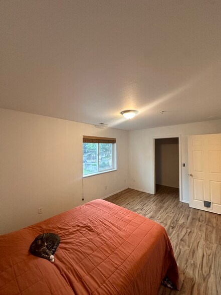 primary bedroom - 1528 E 7th Ave