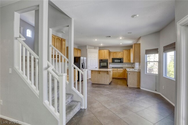 Building Photo - 756 Ezzat St