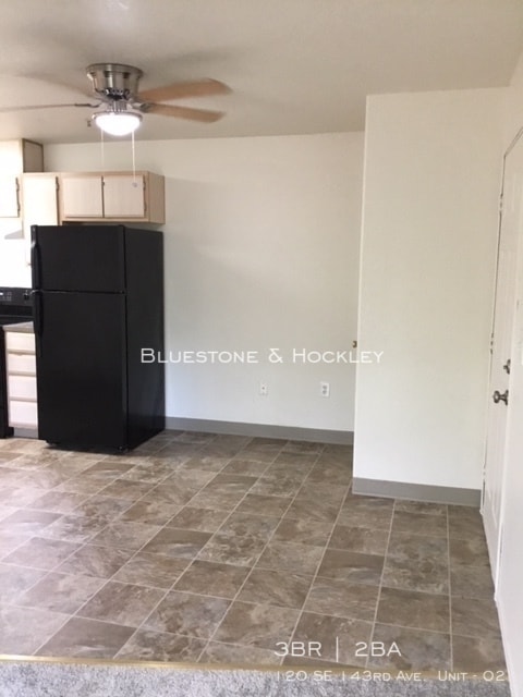 Building Photo - 120 SE 143rd Ave