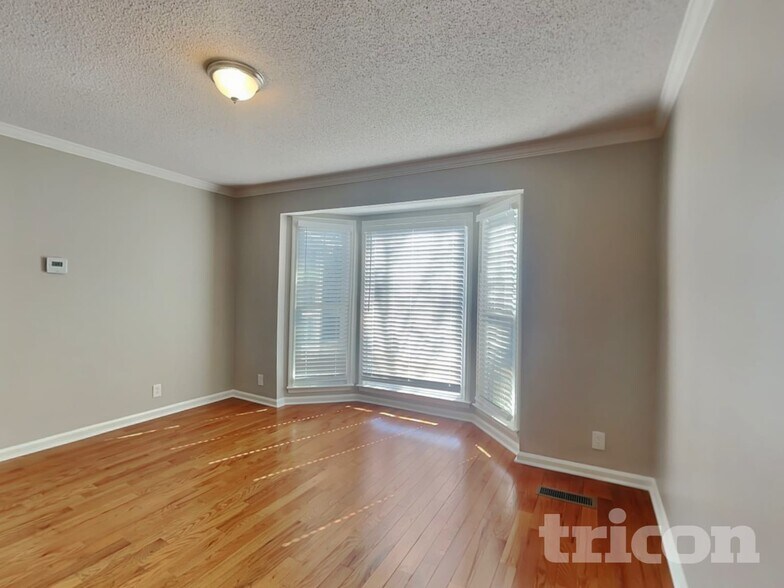 Building Photo - 2113 Putnam Ln