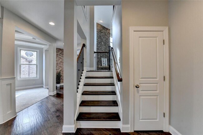 Building Photo - 2540 Maple Ridge Ln