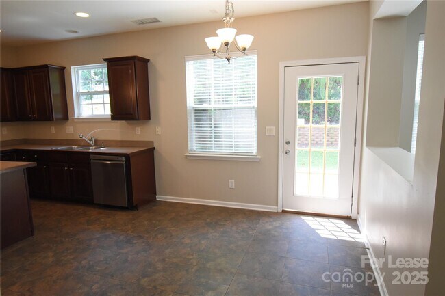 Building Photo - 3334 Crutchfield Pl