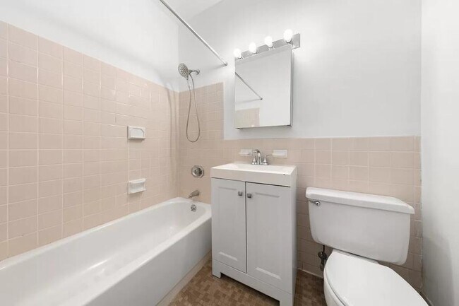 Building Photo - 3 bedroom in New York NY 10004
