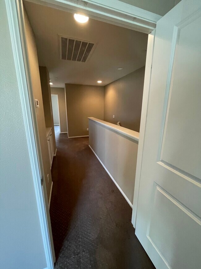 Building Photo - Lacroix Ave