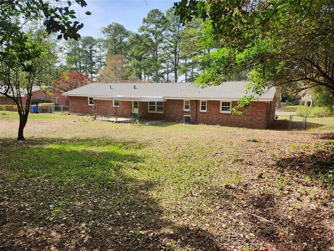 Building Photo - 628 Shadow Ln