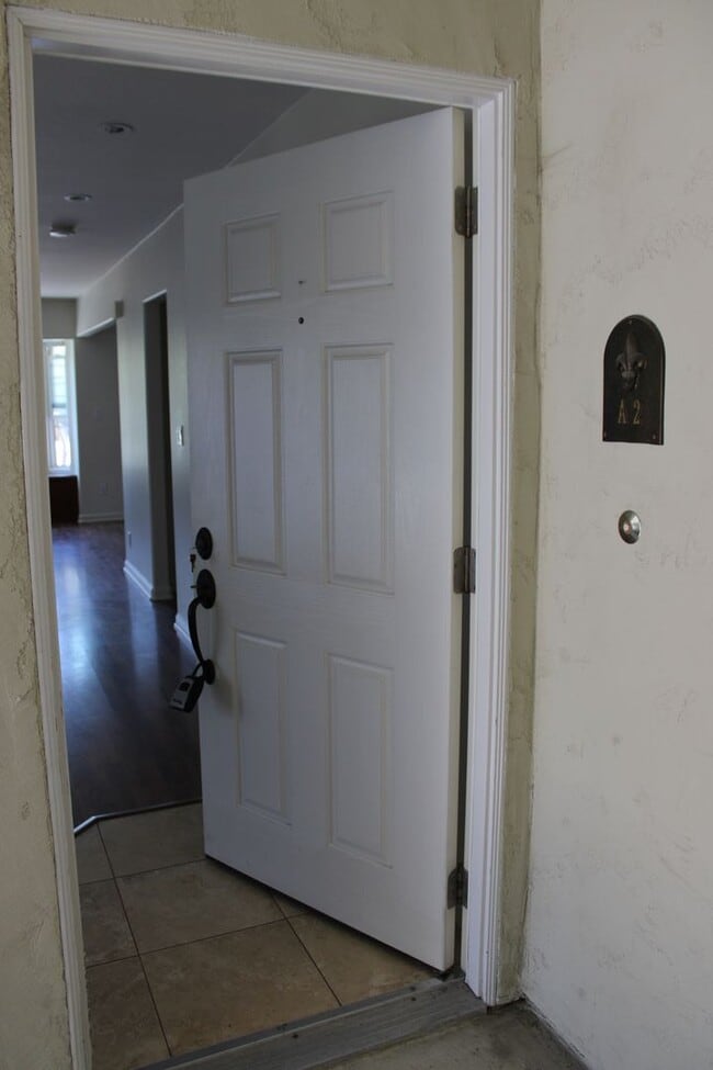 Building Photo - 1 Bedroom Condo in Mission Hills