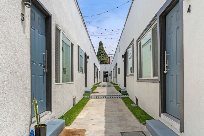 Building Photo - 1208 Daisy Ave