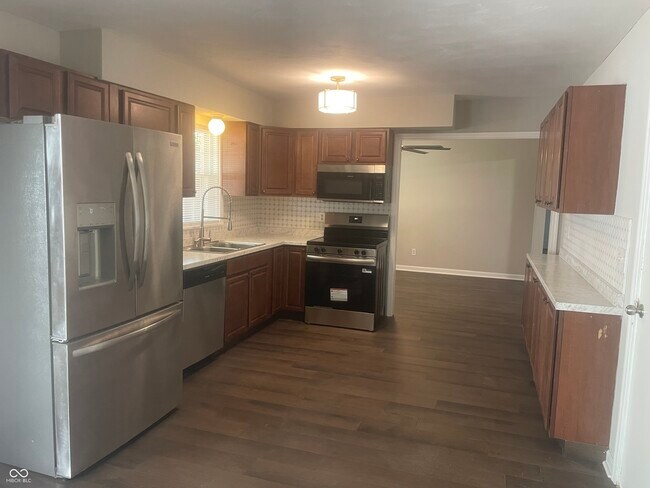 Building Photo - 1416 Miami Ct S