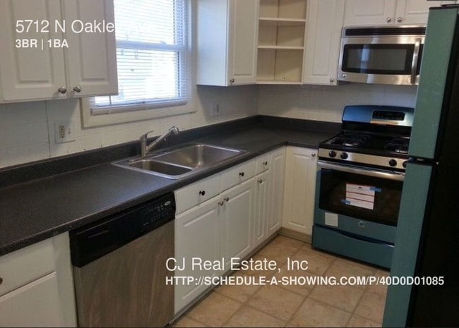 Building Photo - 5712 N Oakley Ave