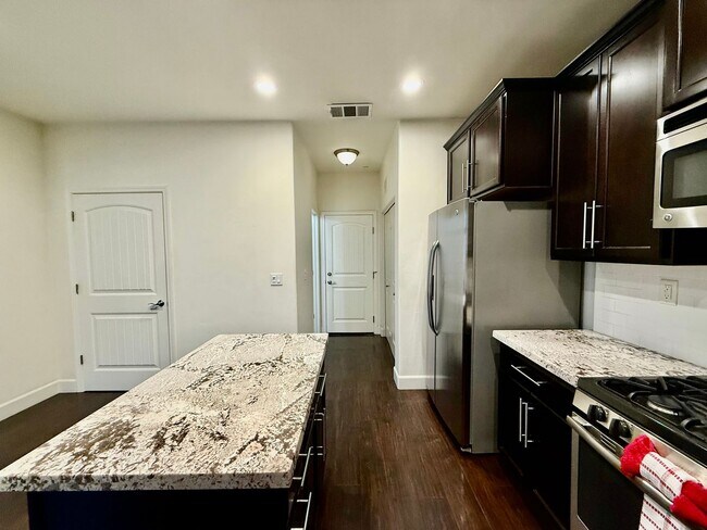 Building Photo - 3 bed plus den patio home