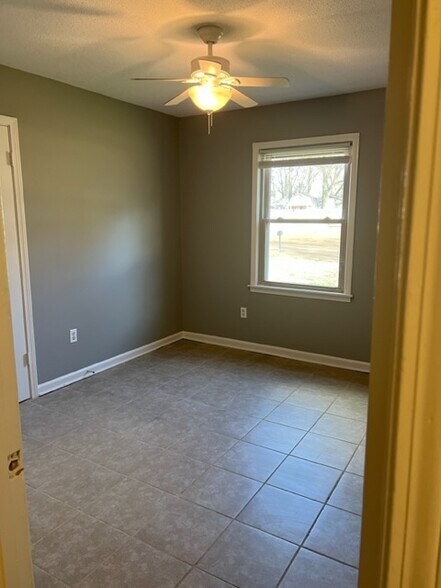 Building Photo - 8271 Farmington Dr E