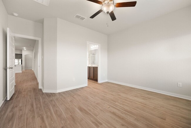 Building Photo - GORGEOUS 3 BEDROOM DUPLEX LOCATED IN CONVERSE, TX!