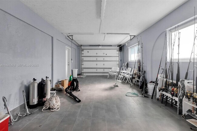 Building Photo - 232 W Seaview Dr