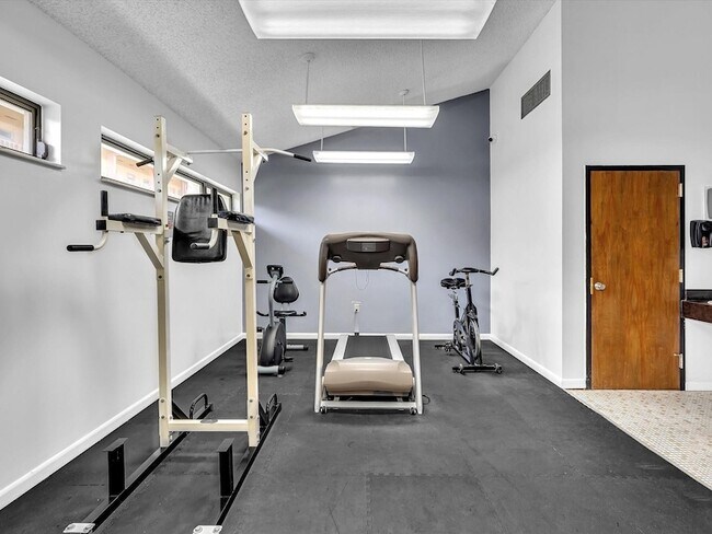 Building Photo - 6570 Royal Palm Blvd