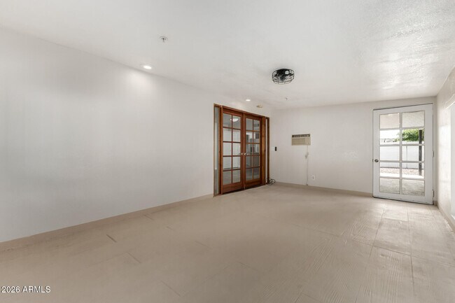 Building Photo - 15014 N 20th St