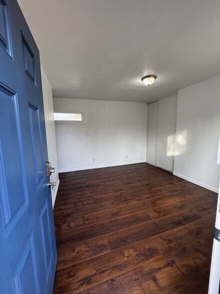 Building Photo - 1304 Louis Dr