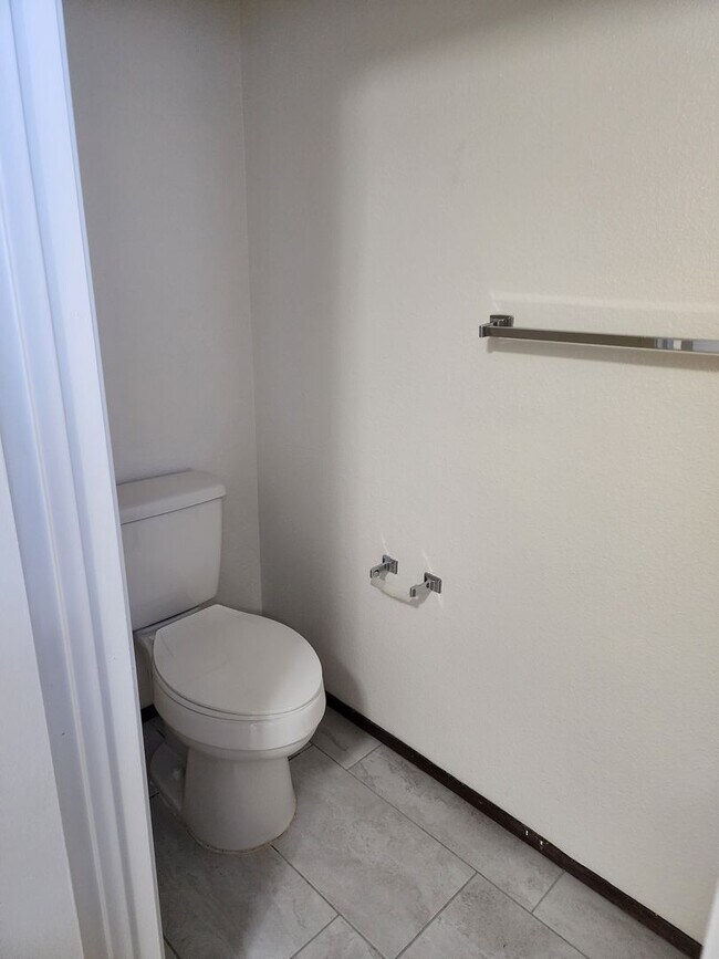 Building Photo - 1313 Claus Rd