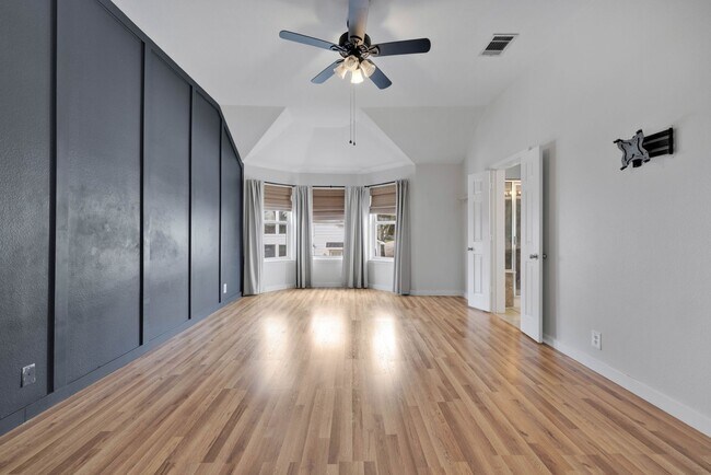 Building Photo - 136 Brook Shire
