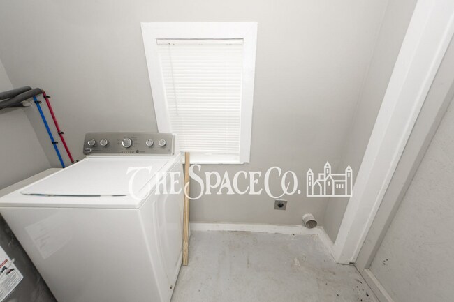 Building Photo - 209 Testament Ln