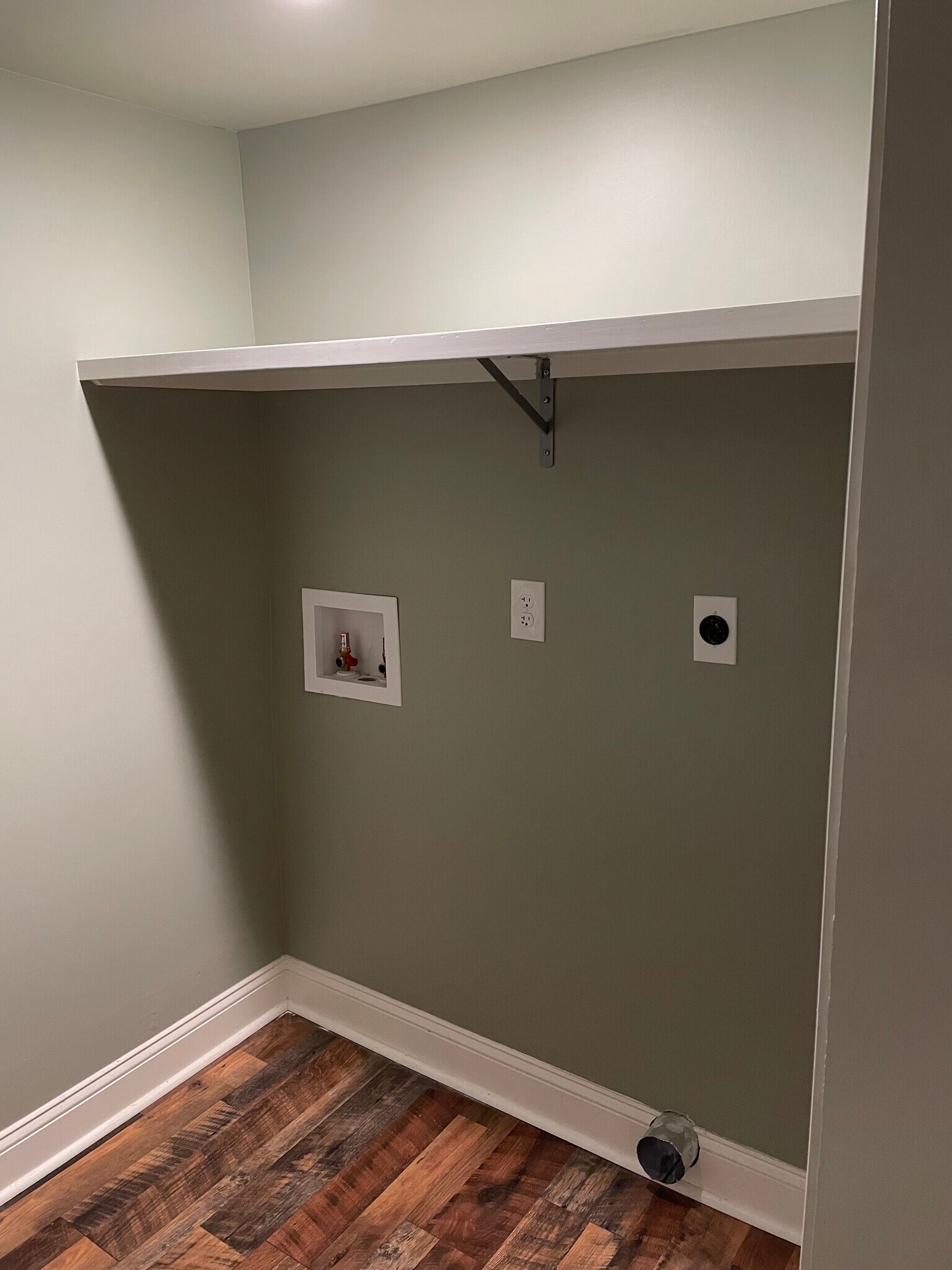 Washer and dryer hook ups - 6 Walnut St