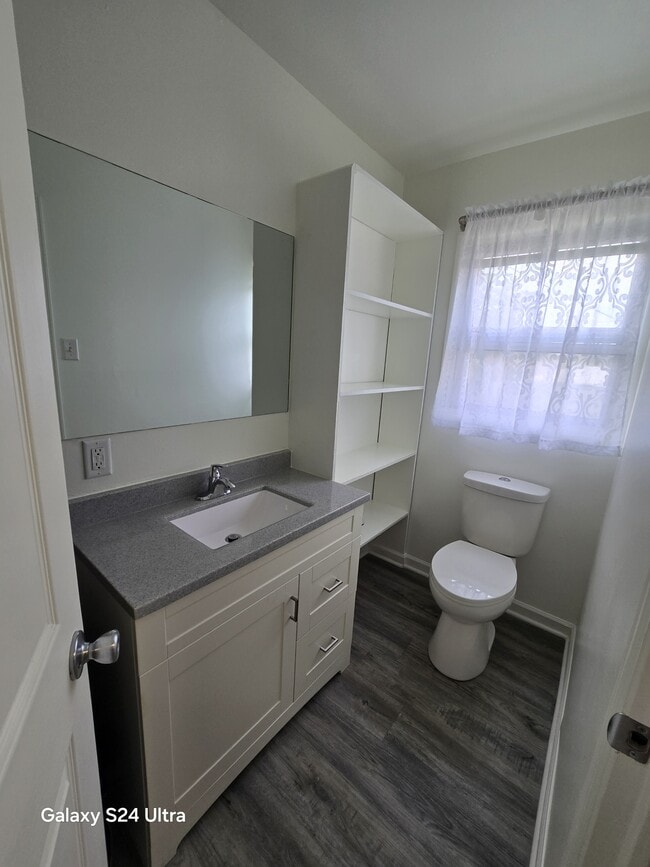 Building Photo - 1906 S Washington St