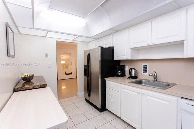Building Photo - 4001 South Ocean Drive Apt #3L, Hollywood,...
