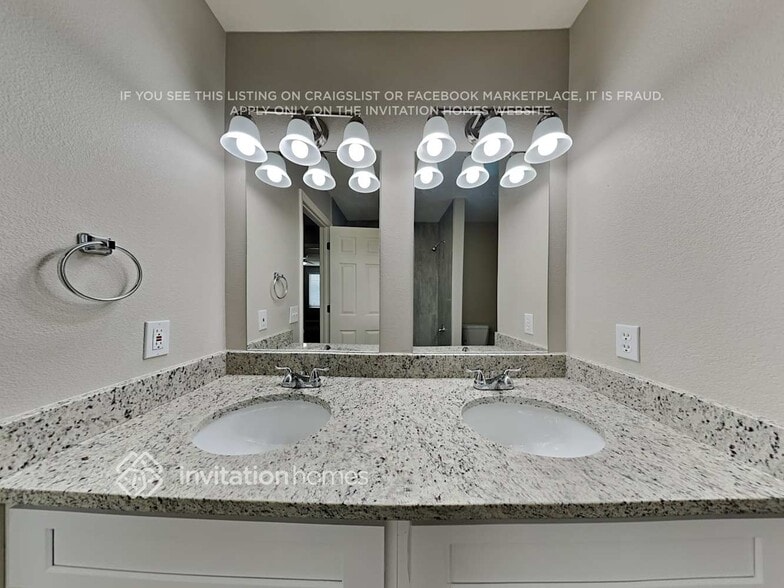 Building Photo - 1828 Silver Meadow Cir