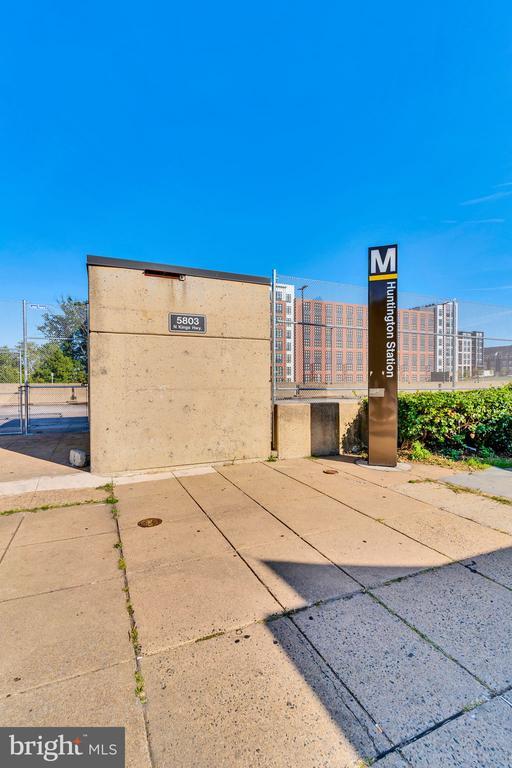 Building Photo - 5809 Fifer Dr