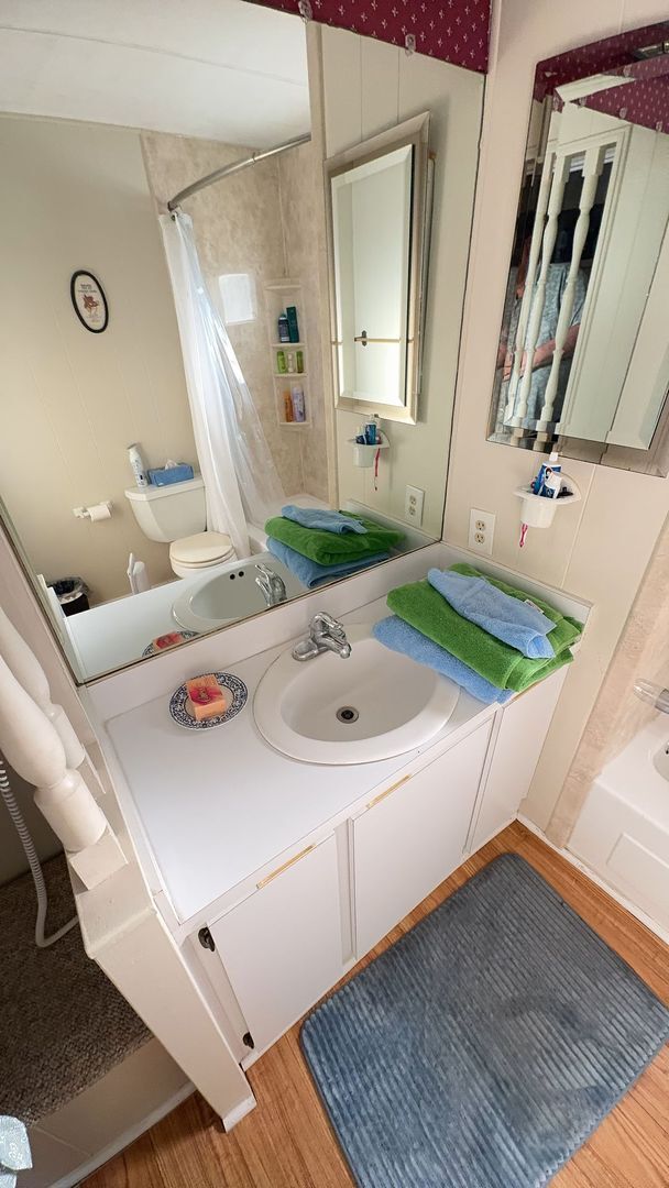 Building Photo - Beautiful 2 bedroom 2 bath mobile home for rent in 55+ community in south Tampa