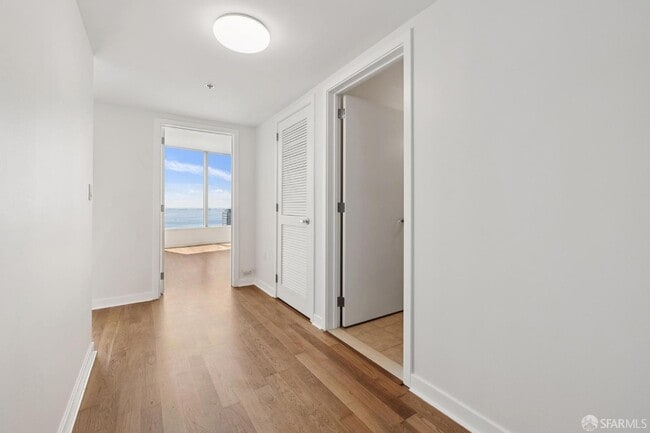 Building Photo - 301 Main St