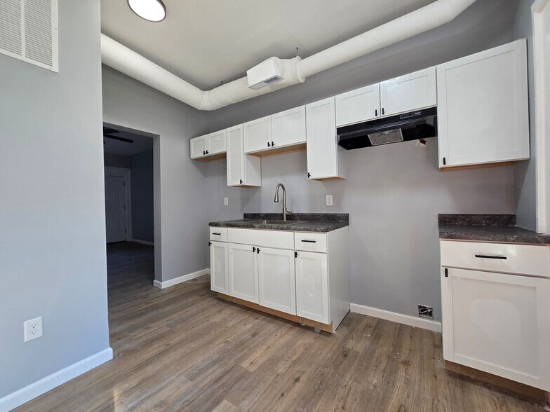 Building Photo - 1501 Riverside Dr