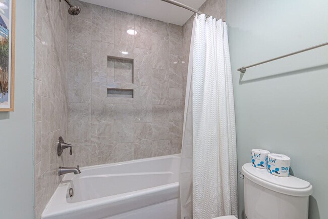 Building Photo - 8 Heath Dr