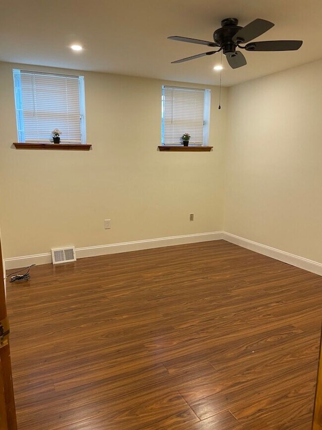 Building Photo - 1432 W Venango St